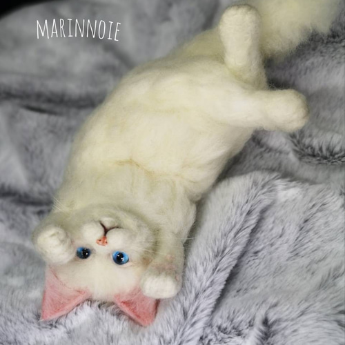 羊毛フェルト　白い猫　ねこ　ネコ