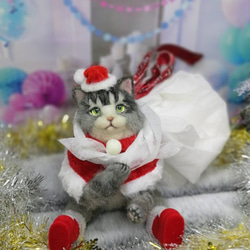 羊毛フェルト 三毛猫～サンタバージョン　猫　ハンドメイド　ねこ　サンタ　クリスマス　サンタクロース　ハンドメイド 1枚目の画像