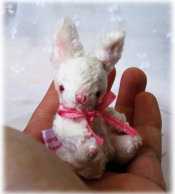 こんにちは！ . うさぎさんのミニぬいぐるみ＊ . 綿をいっぱい