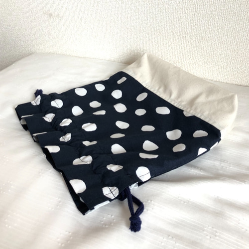 カネコアヤノ　グッズ　ハンドメイド 巾着袋 アイボリー 赤 ドット柄 巾着袋 ドット 水玉 ネイビー 巾着袋 aka shiro kiiro 通販