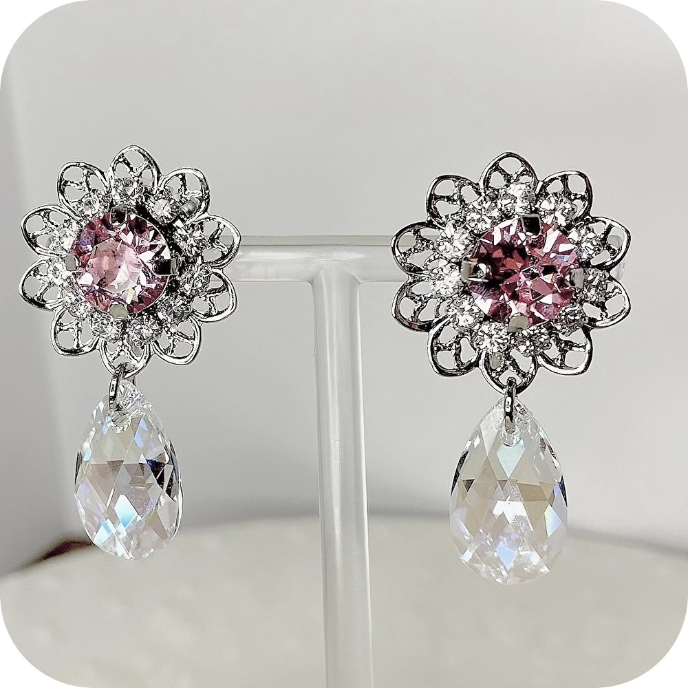 クリスタルが揺れるイヤリング　（ピンク・シルバー）　バレエ