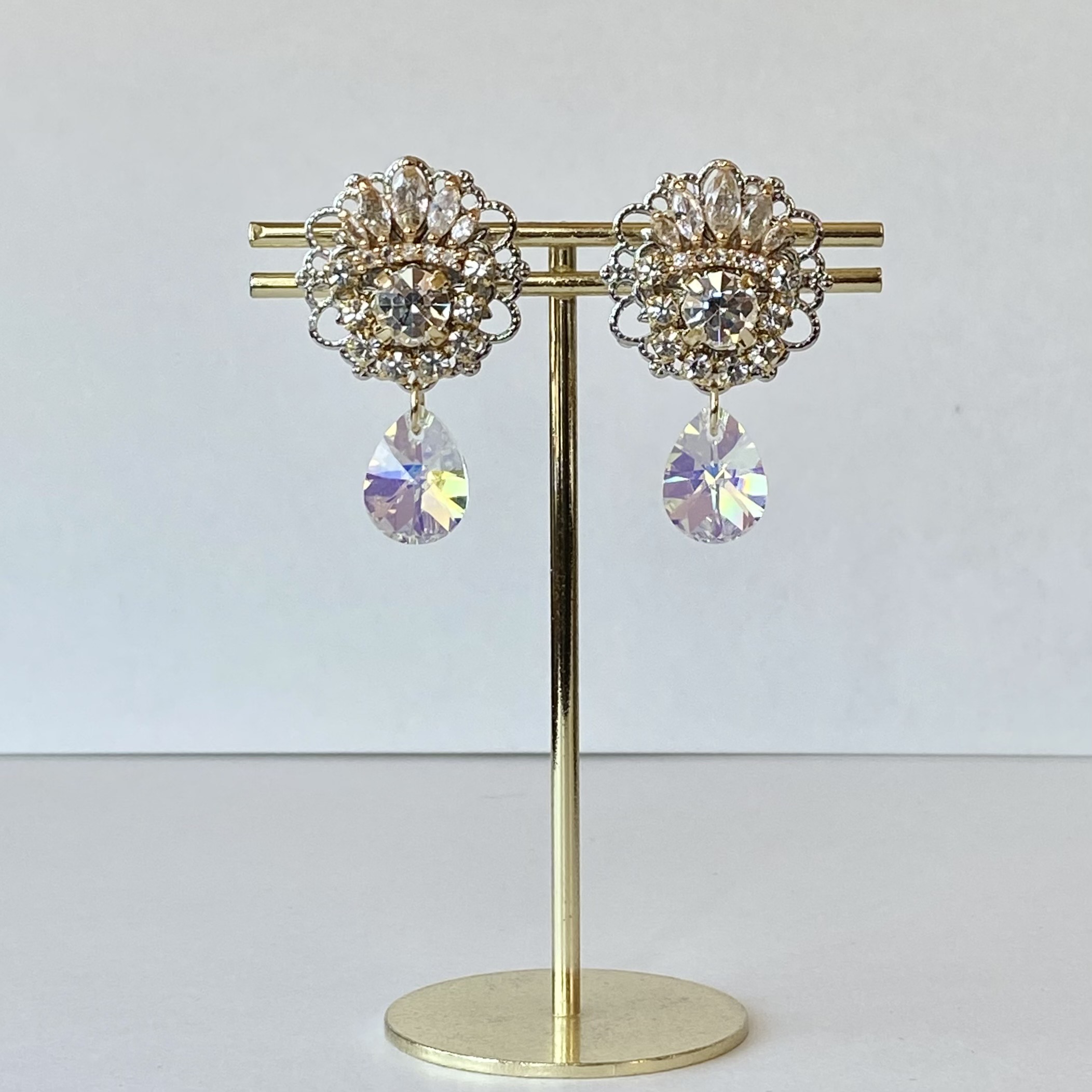 クリスタルが揺れるティアラモチーフのイヤリング　（シルバー）　バレエ