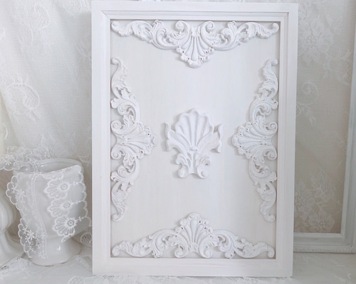 ロココ調たっぷりシェルのインテリアボード