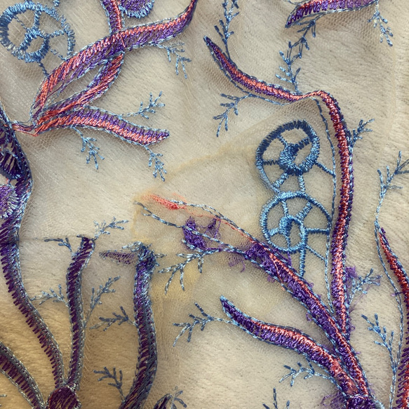刺繍チュール 紫レース 花刺繍 アンティークカーテン 生地 マーメイド 人魚姫 5枚目の画像