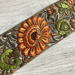 インド刺繍リボン 大輪の花 シルク100% ヴィンテージ ボタニカル 手芸テープ 3枚目の画像