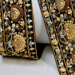 インド刺繍リボン アジアン 絹 シルク 黒 花 ヴィンテージ生地 布 ハギレ 2枚目の画像
