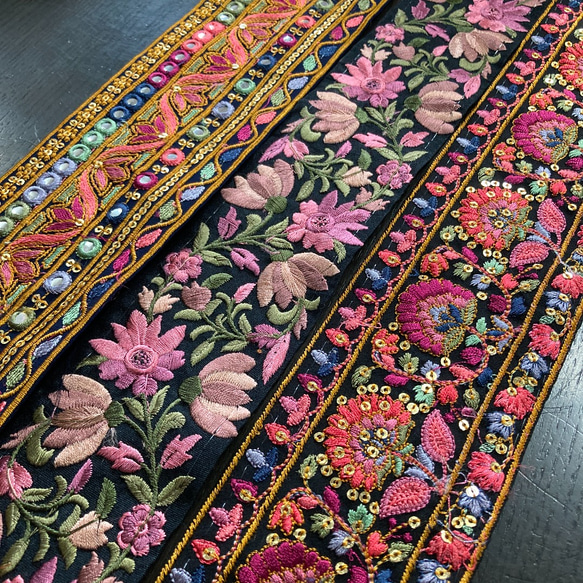 インド刺繍リボンセット オーガンジー 刺繍レース 手芸 アジアン 花 赤紫テープ チロリアンテープ プリンセス 高級 6枚目の画像