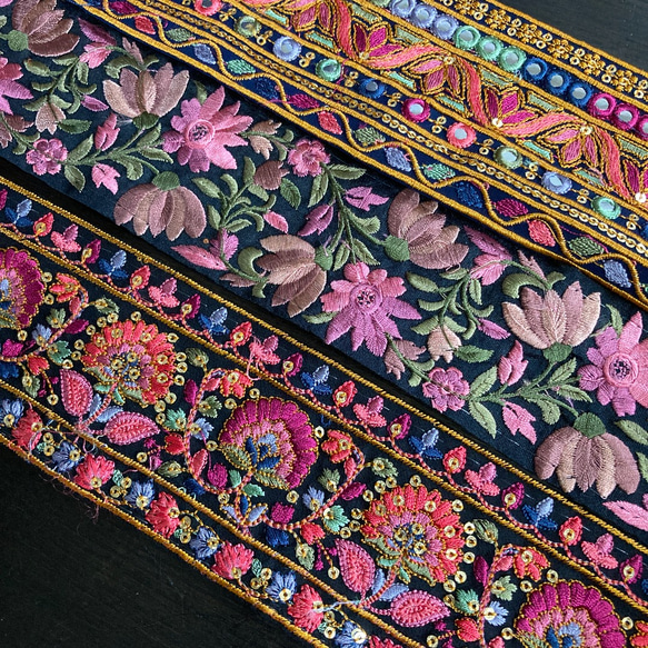 インド刺繍リボンセット オーガンジー 刺繍レース 手芸 アジアン 花 赤紫テープ チロリアンテープ プリンセス 高級 9枚目の画像