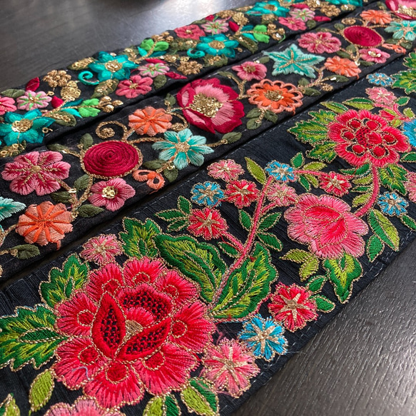 インド刺繍リボンセット 薔薇花 シルク ヴィンテージ エスニックテープ 手芸 ローズ アジアン 手芸テープ ボヘミアン 1枚目の画像