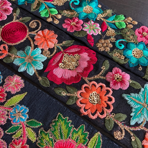 インド刺繍リボンセット 薔薇花 シルク ヴィンテージ エスニックテープ 手芸 ローズ アジアン 手芸テープ ボヘミアン 4枚目の画像