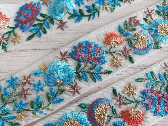 インド刺繍リボン 水色 青 チュールレース アンティーク花刺繍 手芸テープ 北欧 オーガンジー シルク ベルト 金 7枚目の画像