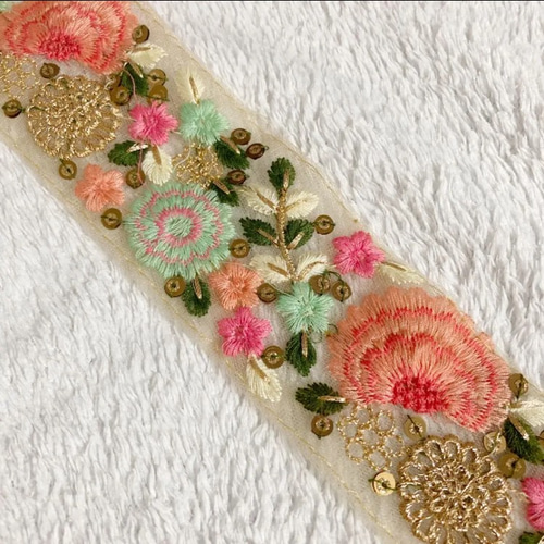 刺繍リボン　チロリアンテープ　バラ　ヴィンテージ　フラメンコ　ピアス　イヤリング インド刺繍リボン ピンク花 フラワー チロリアンテープ