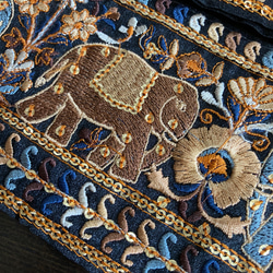 インド刺繍リボン 黒 象 エスニック 手芸テープ 生地 布 はぎれ アジアン ヴィンテージ チロリアンテープ シルク 絹 6枚目の画像