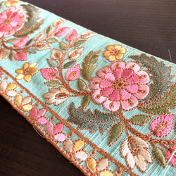 インド刺繍リボン シルク100% エメラルドグリーン 花 生地 ピンク 着物 帯 アンティーク 緑色 手芸テープ 5枚目の画像