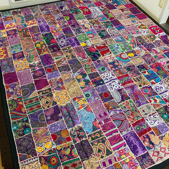 インド刺繍ラグ 敷物 絨毯 パッチワーク 紫 キルト アジアン エスニック 3畳 200×240 ハンドメイド 輸入 5枚目の画像