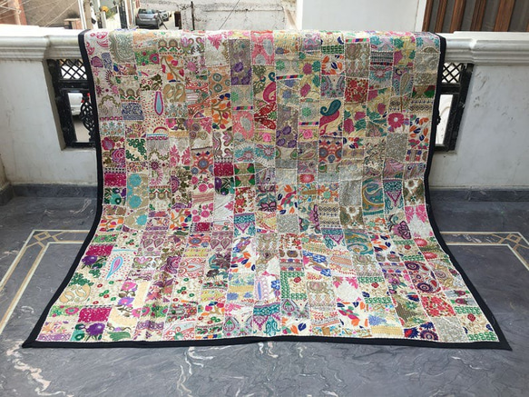 インド刺繍 パッチワーク カバー 敷物 ラグ ラリーキルト 白 ベージュ