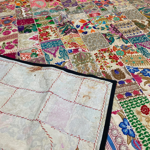 インド刺繍 パッチワーク カバー 敷物 ラグ ラリーキルト 白 ベージュ