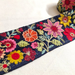 ハンドメイド  手刺繍  花とリボンのテ―ブルセンター リボン刺繍の花かごのブローチ(オーバル) - Atelier cockru