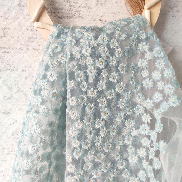 刺繍チュールレース 小花柄 水色 生地 布 レースマスクに はぎれ 輸入 