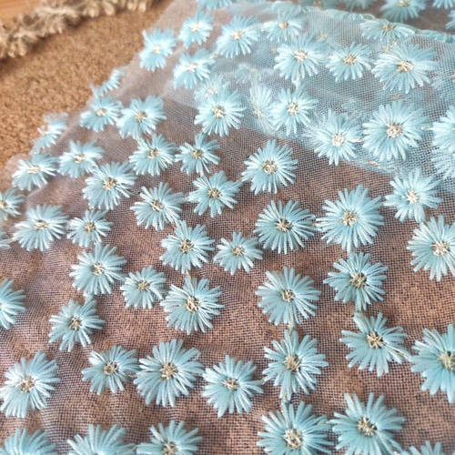 刺繍チュールレース 小花柄 水色 生地 布 レースマスクに はぎれ 輸入