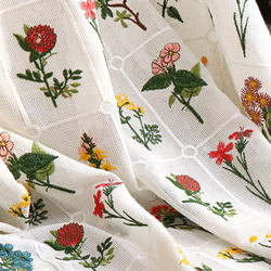 刺繍布 白レース フラワー 花 ボタニカル カーテン デイジー マーガレット 生地 刺繍ブラウスに バッグ アンティーク 1枚目の画像