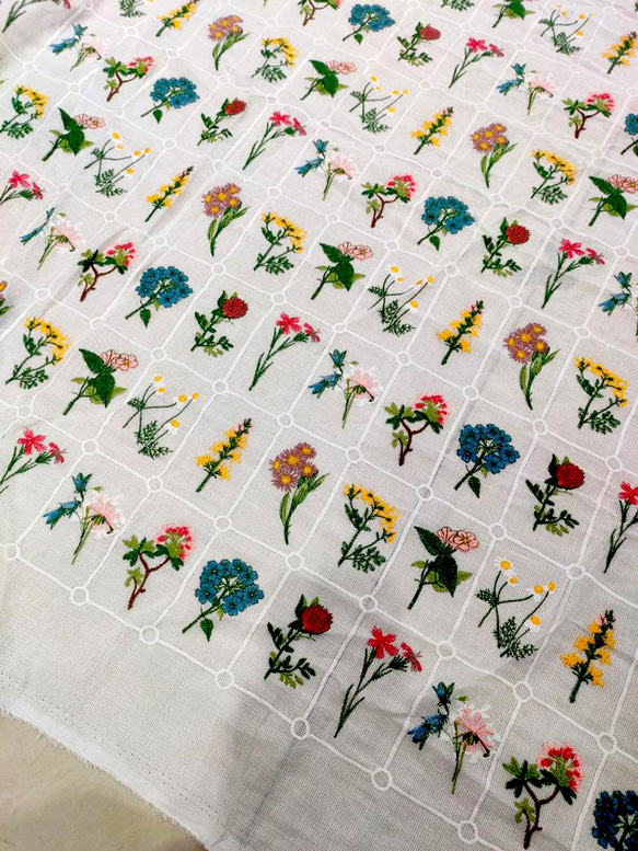 刺繍布 白レース フラワー 花 ボタニカル カーテン デイジー マーガレット 生地 刺繍ブラウスに バッグ アンティーク 6枚目の画像