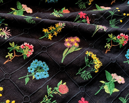 刺繍生地のネックウォーマー　ハンドメイド　ブラック　花刺繍柄　C45 0_a8d1bd763969202cde3bb8c8e547