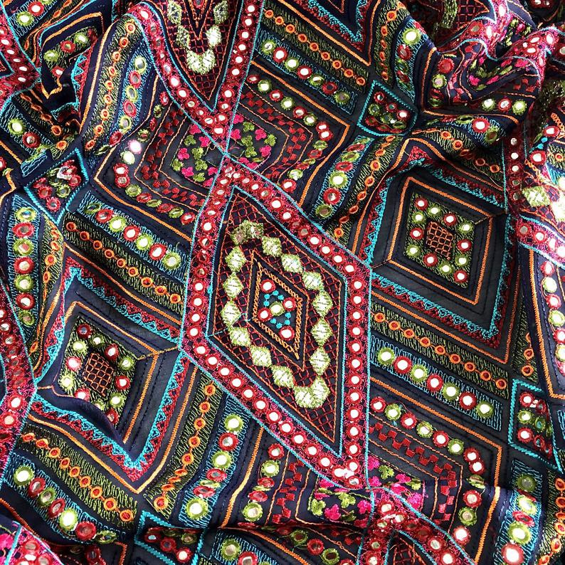 インド刺繍リボン 黒 シルク 絹 はぎれ 着物帯 リメイク 手芸 花