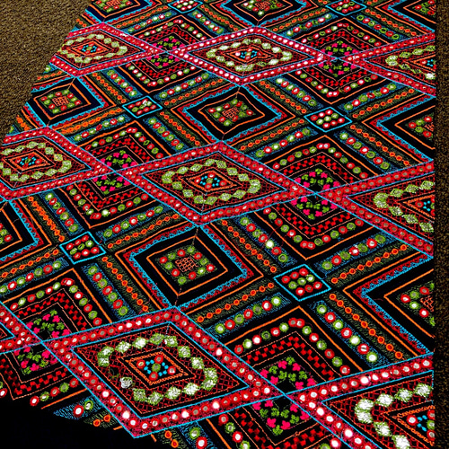 【 インドミラーワーク布】ヴィンテージ 布 黄 紫 刺繍 ステッチ インテリア 楽天市場】アンティーク生地パーツ 古布 ヴィンテージインド