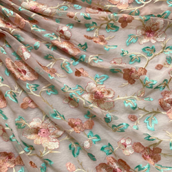 インド刺繍布 ドゥパタ 薔薇 チュールレース 花 白 ピンク ストール ベージュ アンティーク スカート ドレス 北欧 3枚目の画像