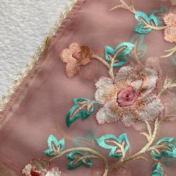 インド刺繍布 ドゥパタ 薔薇 チュールレース 花 白 ピンク ストール ベージュ アンティーク スカート ドレス 北欧 7枚目の画像