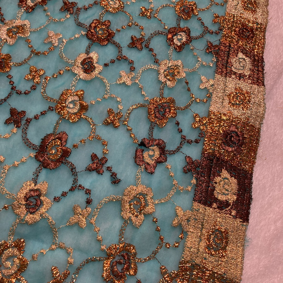 インド刺繍生地 ドゥパタ 花 サリー 民族衣装 結婚式 水色 花柄 レース 北欧 チュールレース 衣装 ダンススカート 4枚目の画像