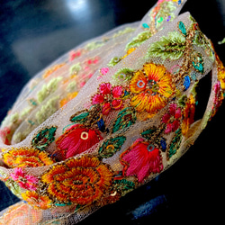 インド刺繍リボン 細め チロリアンテープ 花 ボタニカル アジアンテープ ベルト 刺繍テープ ヘアゴム アクセサリー 3枚目の画像