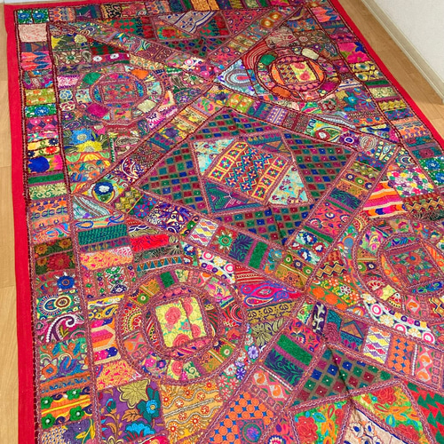 インド刺繍ラグ 赤 パッチワーク ヴィンテージ ラリーキルト