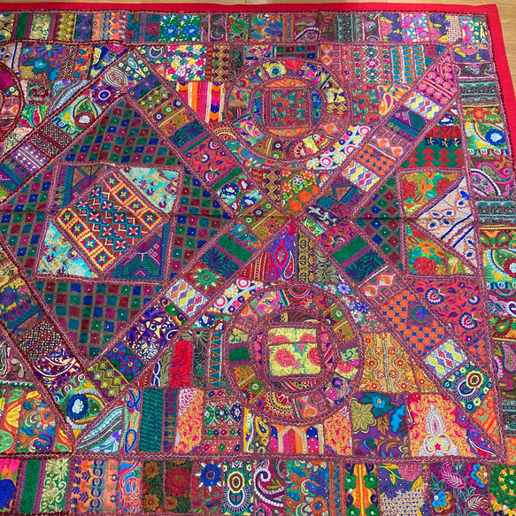 インド刺繍ラグ 赤 パッチワーク ヴィンテージ ラリーキルト タペストリー 敷物 花 オリエンタル エキゾチック カバー カーペット・絨毯