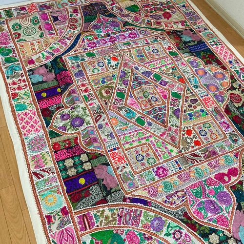 インド刺繍ラグ オリエンタル柄 花 敷物 絨毯 ヴィンテージ ラリー 