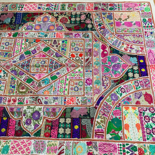 インド刺繍ラグ オリエンタル柄 花 敷物 絨毯 ヴィンテージ ラリー