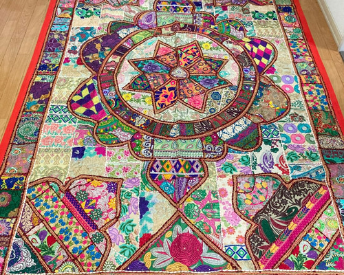 花柄刺繍ラグ インド 手縫 新品 インド刺繍 敷物 マット カーペット 花 輸入ラグ 絨毯 パッチ