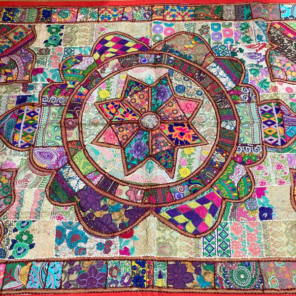 インド刺繍 敷物 マット カーペット 花 輸入ラグ 絨毯 パッチワークキルト アジアン エスニック ヴィンテージ 北欧 6枚目の画像