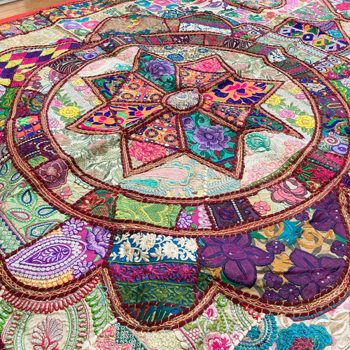 インド刺繍 敷物 マット カーペット 花 輸入ラグ 絨毯 パッチ