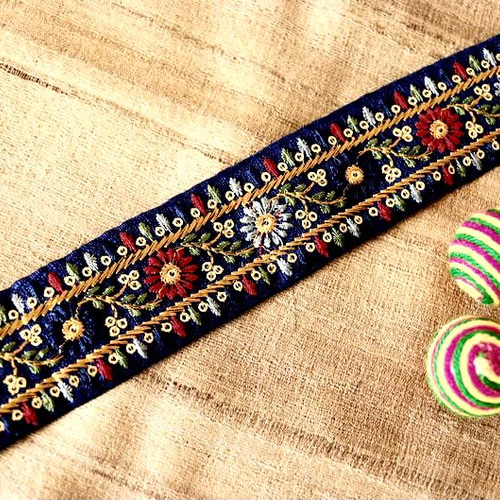 新作 ビジュー 青 刺繍リボン チロリアンテープ リボン ピアス