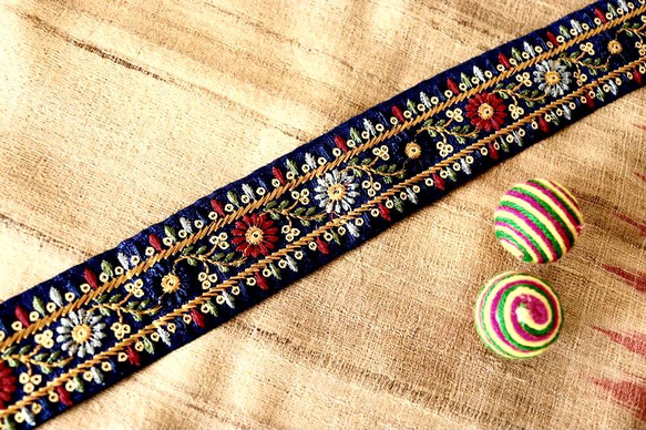 新作　ビジュー　青　刺繍リボン　チロリアンテープ　リボン　ピアス　イヤリング 新作 ビジュー 青 刺繍リボン チロリアンテープ リボン ピアス