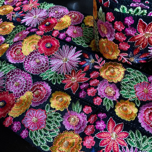 インド刺繍リボン 花 シルク100% 着物帯 花火 髪飾り 成人式 和風 和柄 浴衣 半襟 リメイク パーティーバッグ 3枚目の画像
