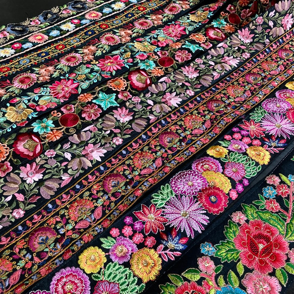 インド刺繍リボンセット 黒 シルク 花 刺繍布 はぎれ 着物 髪
