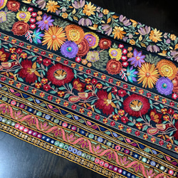 インド刺繍リボンセット シルク100% 刺繍布 ハギレ 花 着物 アジアン 北欧 刺繍テープ 和柄 花束 結婚式 帯 2枚目の画像