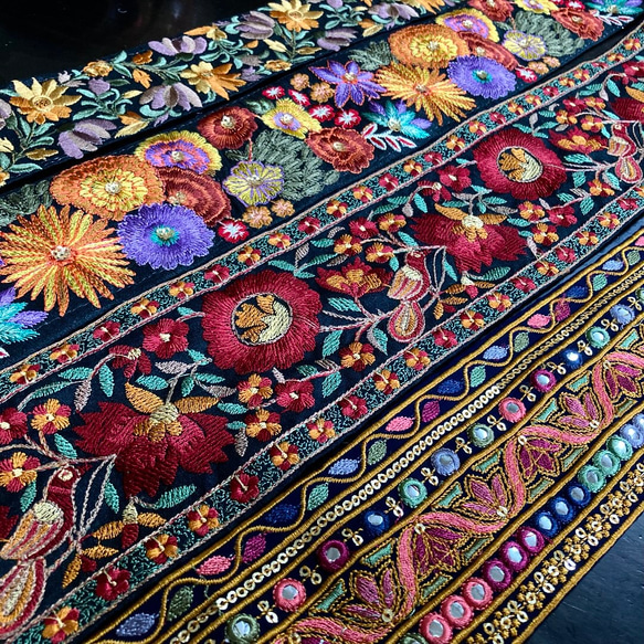 インド刺繍リボンセット シルク100% 刺繍布 ハギレ 花 着物 アジアン 北欧 刺繍テープ 和柄 花束 結婚式 帯 4枚目の画像