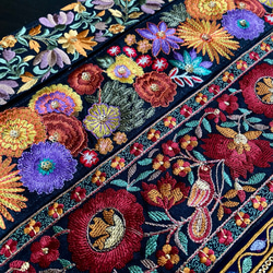 インド刺繍リボンセット シルク100% 刺繍布 ハギレ 花 着物 アジアン 北欧 刺繍テープ 和柄 花束 結婚式 帯 5枚目の画像