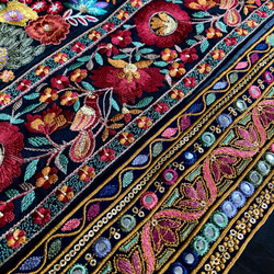 インド刺繍リボンセット シルク100% 刺繍布 ハギレ 花 着物 アジアン 北欧 刺繍テープ 和柄 花束 結婚式 帯 6枚目の画像