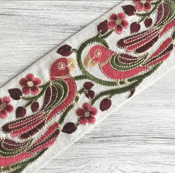 インド刺繍リボン 花刺繍 鳥 インコ オウム シルク100% エスニック 北欧 プレミアム アンティーク アジアン 3枚目の画像