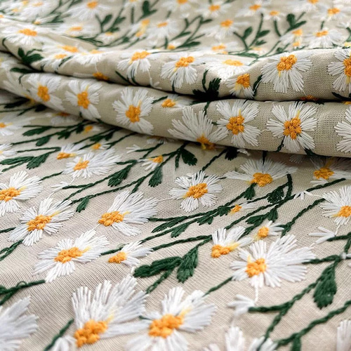 刺繍生地 布 リネン 麻 デイジー マーガレット 花 ボタニカル はぎれ
